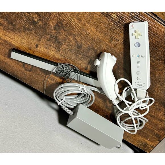 Nintendo Wii Console White Bundle RVL-001 GameCube Compatible - Tested & working - Picture 8 of 11